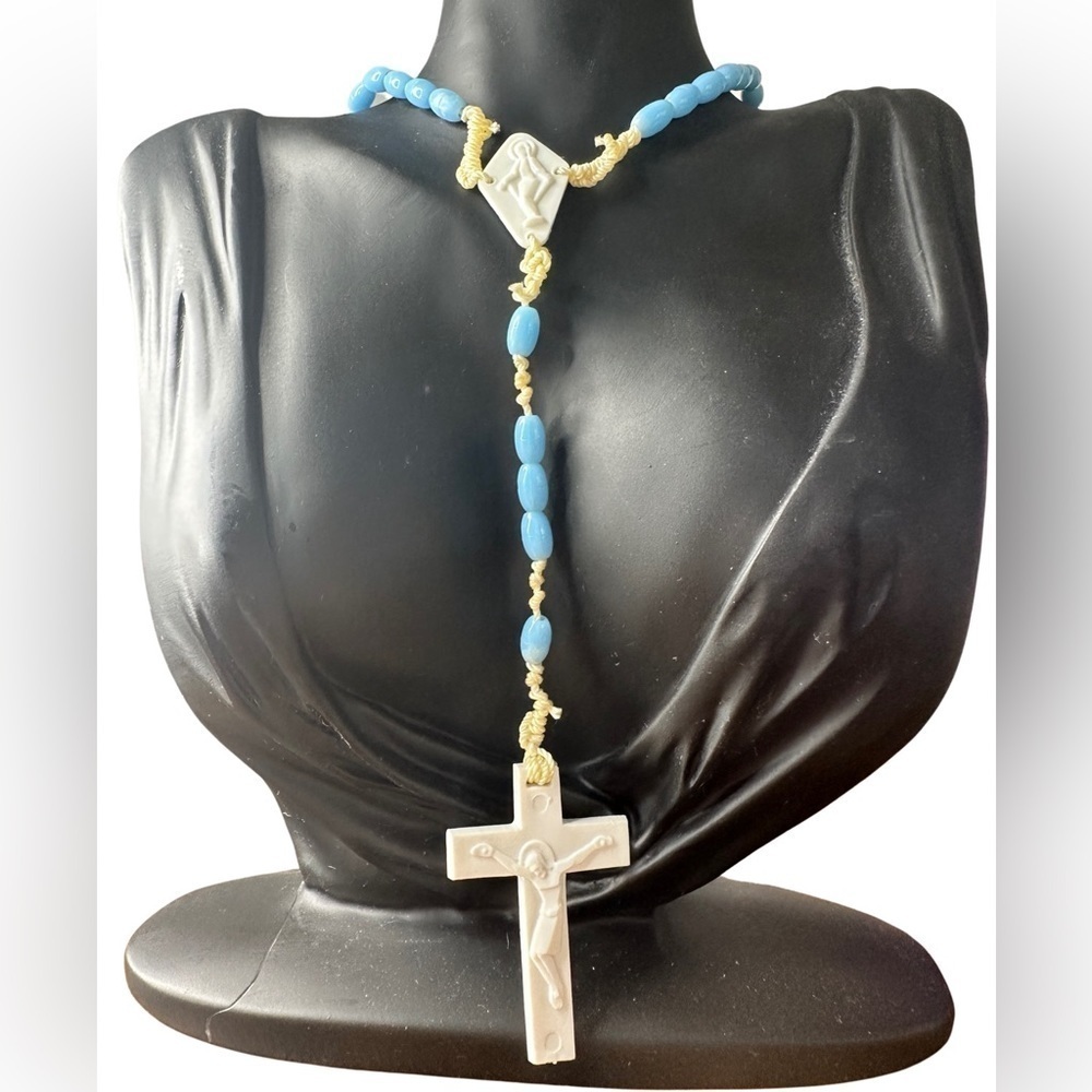 Cross Necklace (Like New - Great Condition) 💙 - Picture 4 of 4